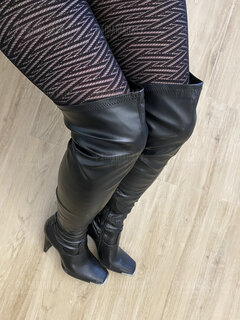 Czarne kozaczki 😍