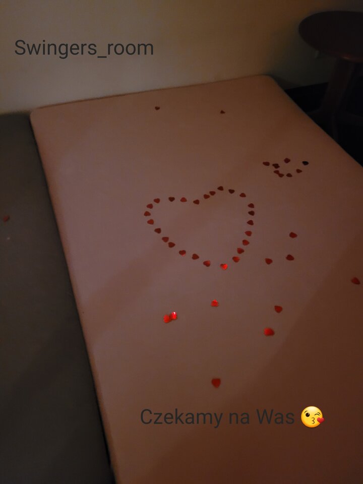 20220212_192025.jpg - Swingers_room