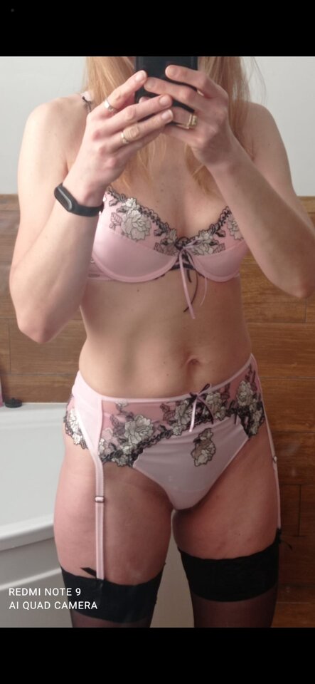 Screenshot_20220220_182612_com.whatsapp.jpg - Czarny19742611