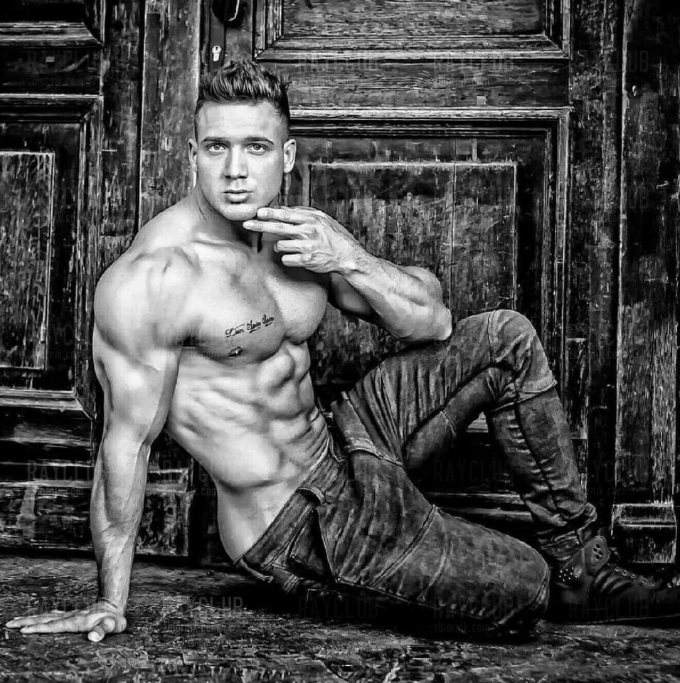 26.02 tancerz na urodziny podczas Gang Bang ! - RayClub