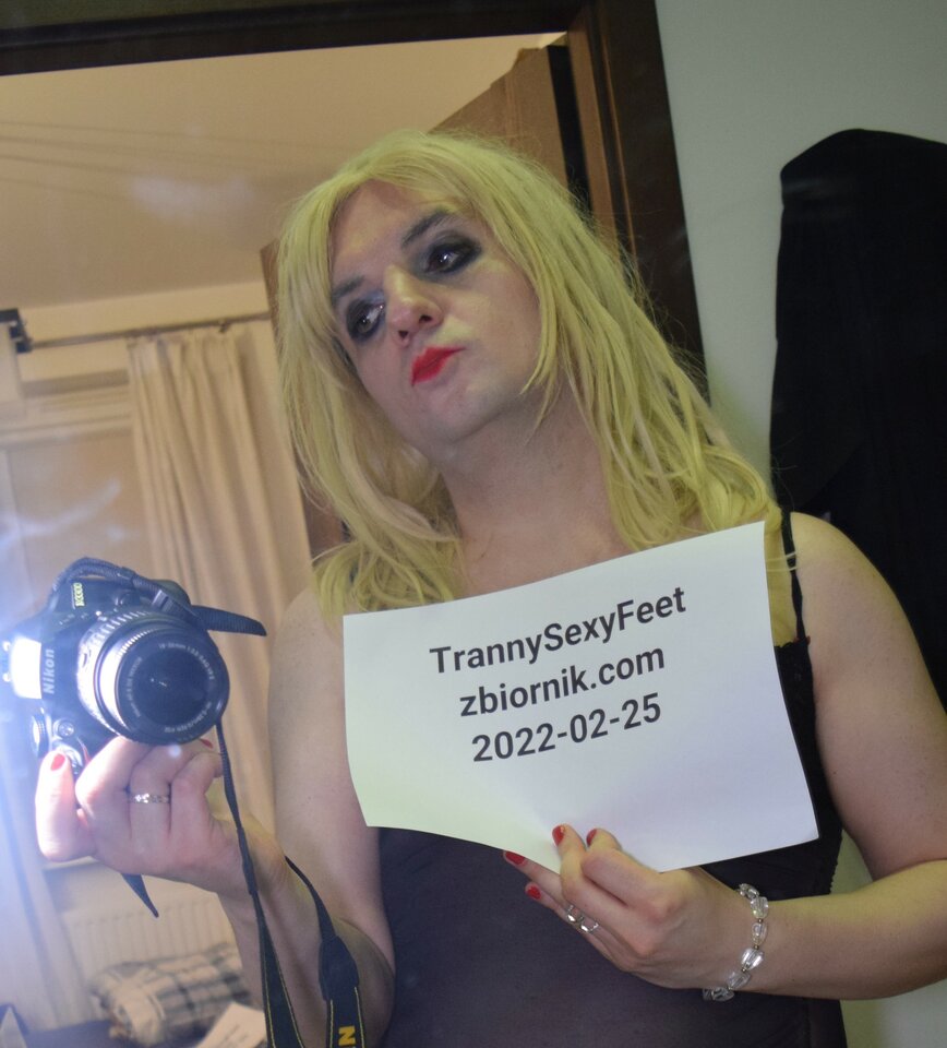 zbv2.jpg - TrannySexyFeet