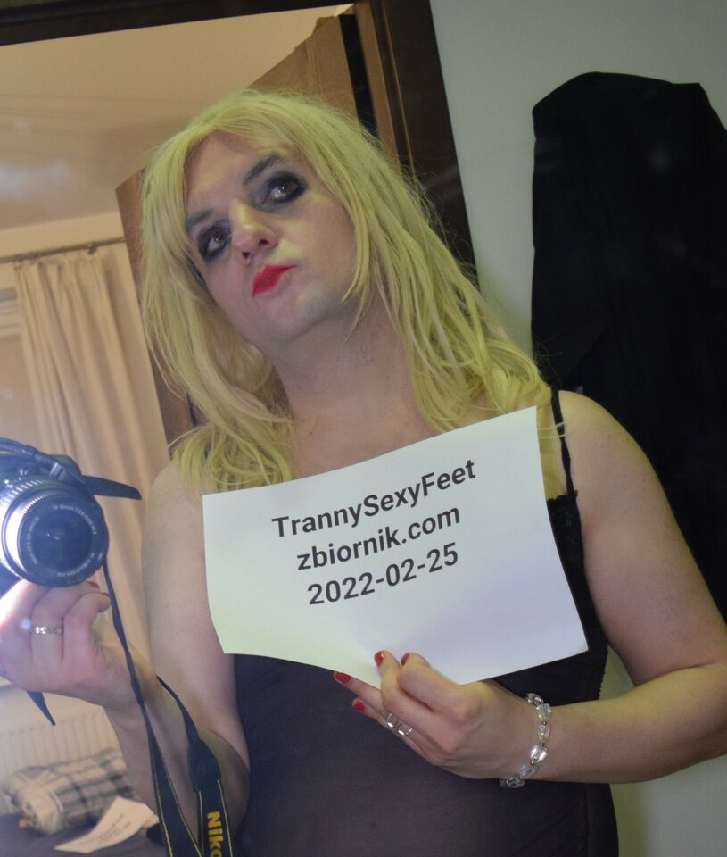 zbv3.jpg - TrannySexyFeet