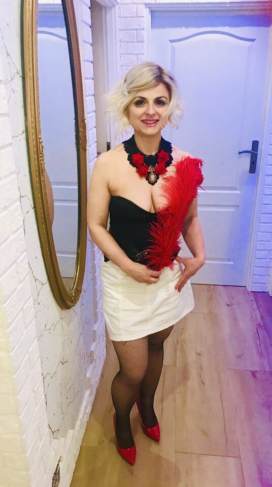 D2B9FAB6-9648-4C32-8A06-F39A48A0F008.jpeg - LadyLaura44