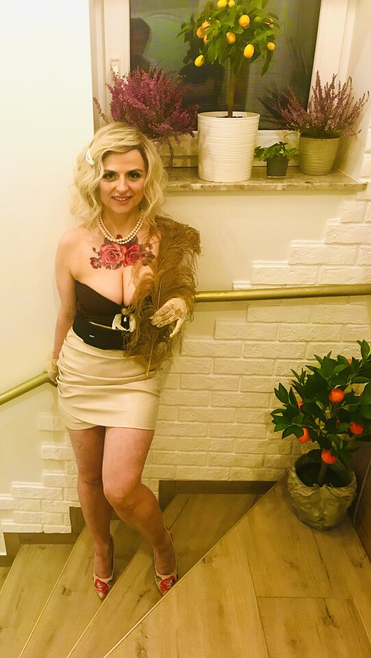 276F6739-BE5E-454F-BCE1-B291382F7B19.jpeg - LadyLaura44