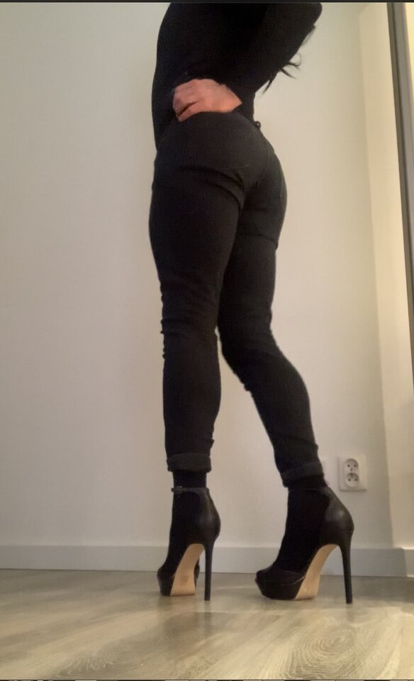 F3D0B00E-5638-4072-BE91-BC94250D6FE5.jpeg - FabStock