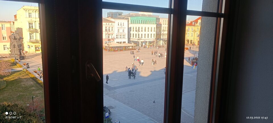 Która pani popatrzy ze mną przez okno🤔🤔😛 - jacek0407