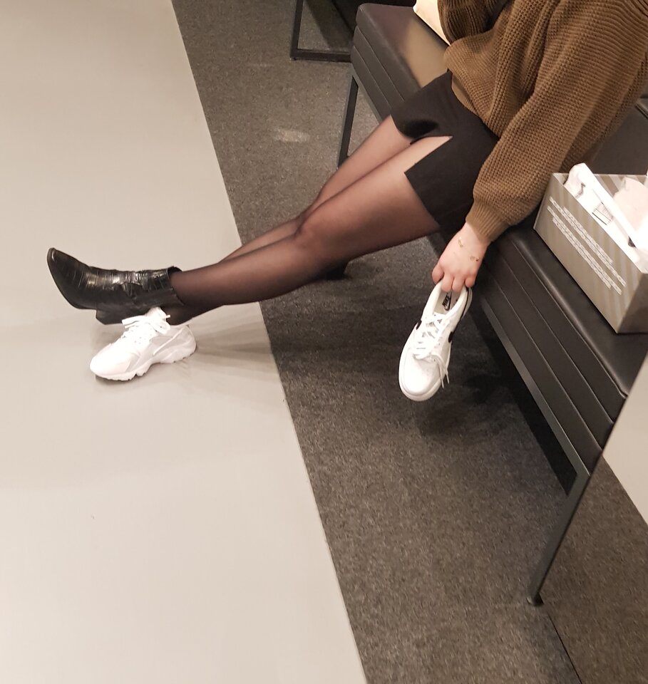 20220319_183027.jpg - iPantyhose