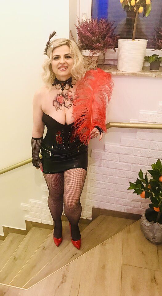 A58D2663-43B9-4D94-A99D-3D040BBEF761.jpeg - LadyLaura44