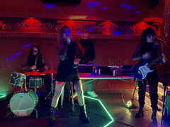 Zespół Energy Girls podczas koncertu 26.03 w Ray Club Poznan