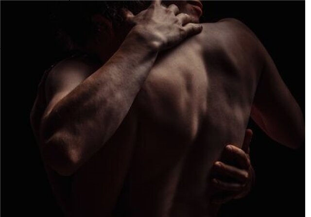 DotykMotylaOddechNaKarku