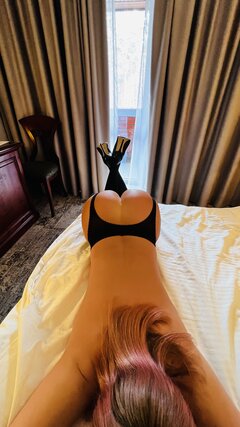 Uwielbiam się tak wypinać, jak On patrzy 😈😈😈