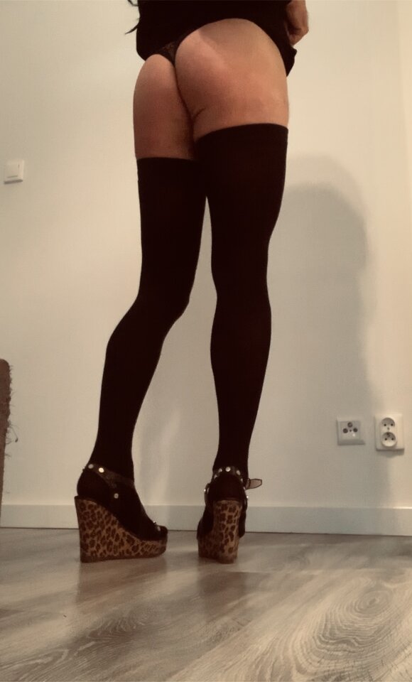 85151030-1EDF-4069-8C0E-92925845849F.jpeg - FabStock