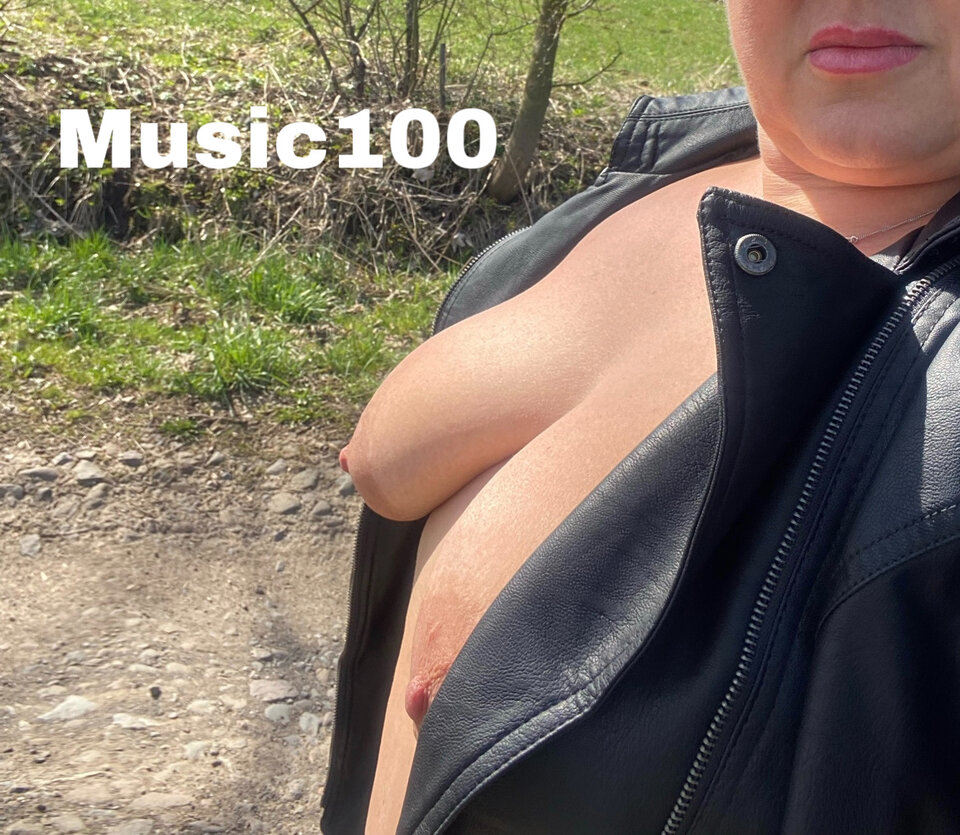 69435885-974A-4E86-8B71-A2966FC37F4F.jpeg - Music100