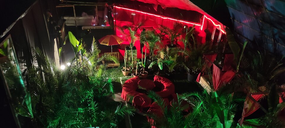 Kwiecień w JC&R - widok z okna pok. 406. - jacuzzi