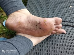 I na co się gapisz smieciu ? Na kolana i masz wszystko