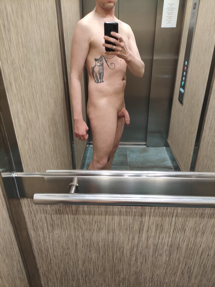 Hotelowa winda - NudystMaleLove
