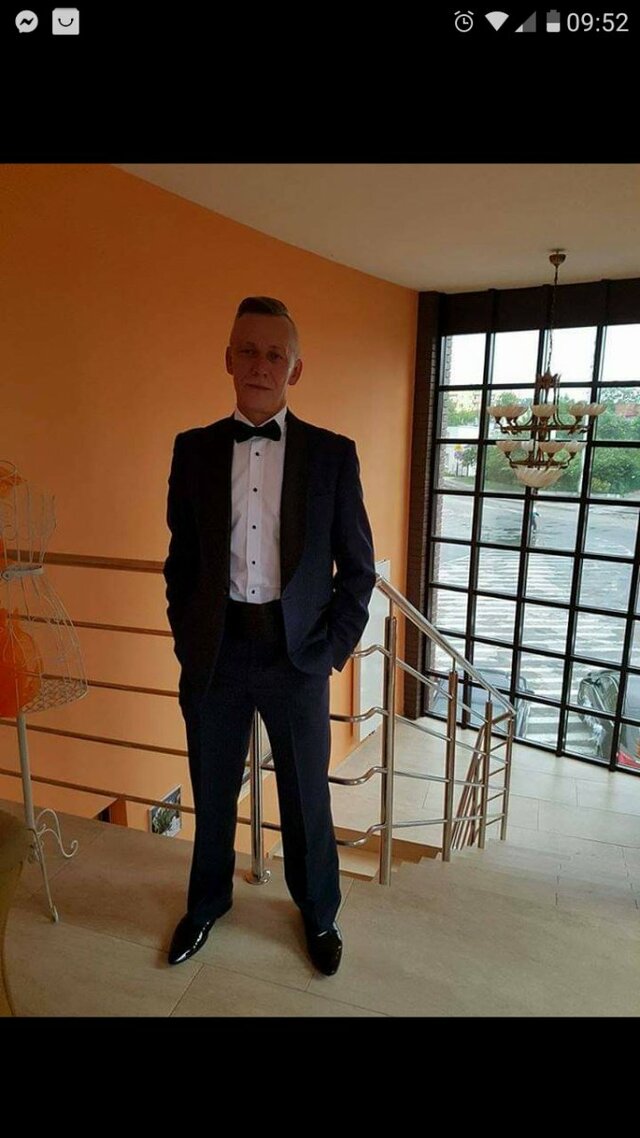 Podejdzzamknijoczykleknij