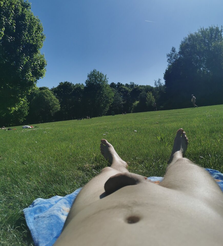 Pierwsze opalanie w tym roku zaliczone :P - NagiPaniczPowraca