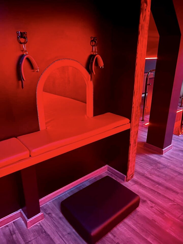 Nowy podest już czeka na Was przy glory hole ! - RayClub