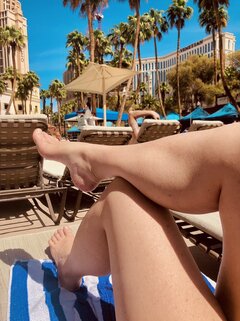 Najedzona, rozgrzana, upalona i opalona. Ubawiona.