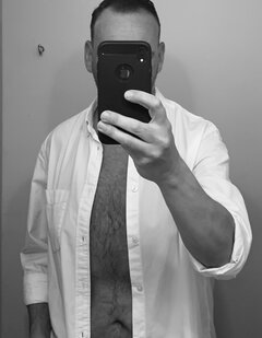 Czy do selfie w lustrze używa się opcji „odbicie lustrzane"?