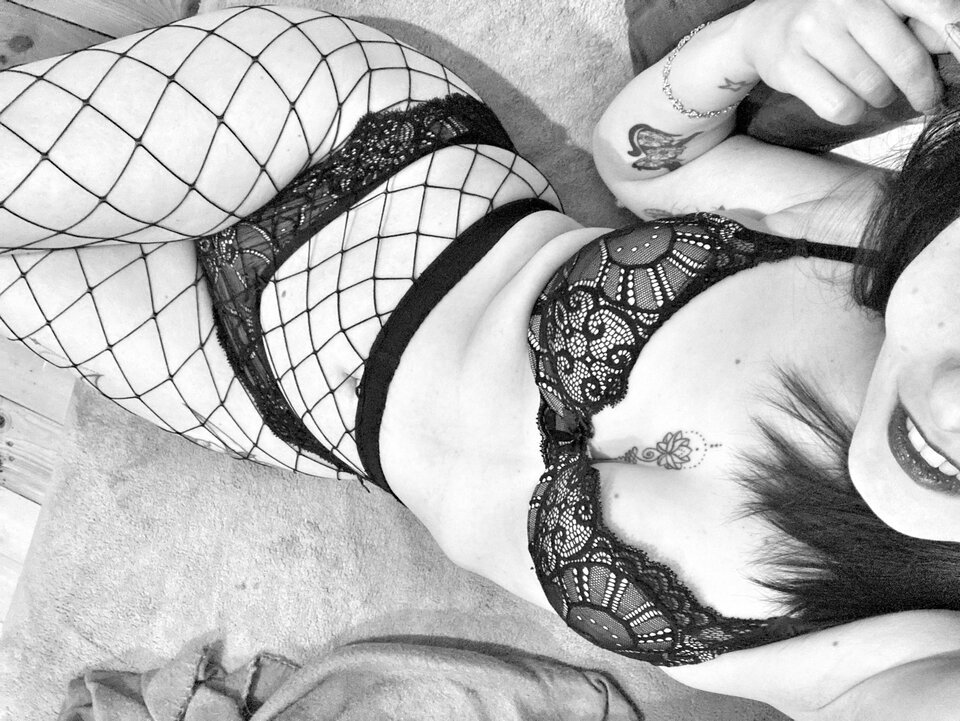 37F9D387-F5E1-4E05-927D-7DC4C71BCD85.jpeg - Blackberry_girl