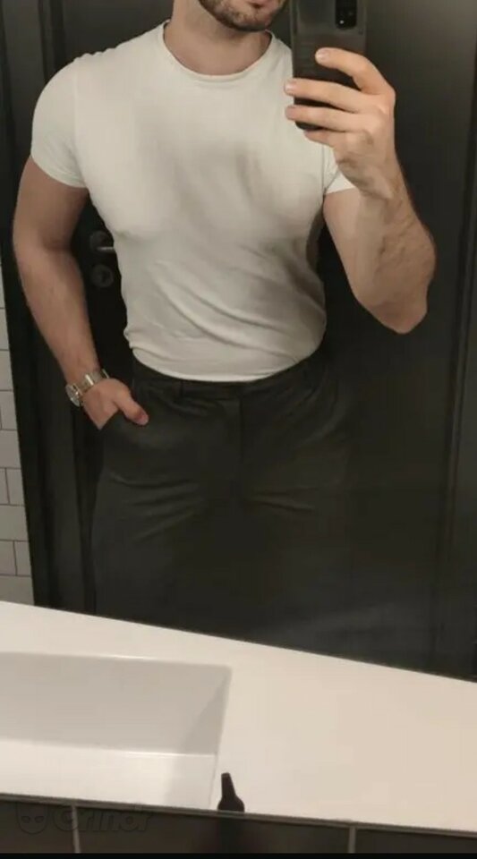 Screenshot_2022-06-13-11-25-31-779_com.grindrapp.android.jpg - Holimen