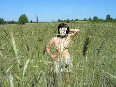 Buszująca w zbożu.