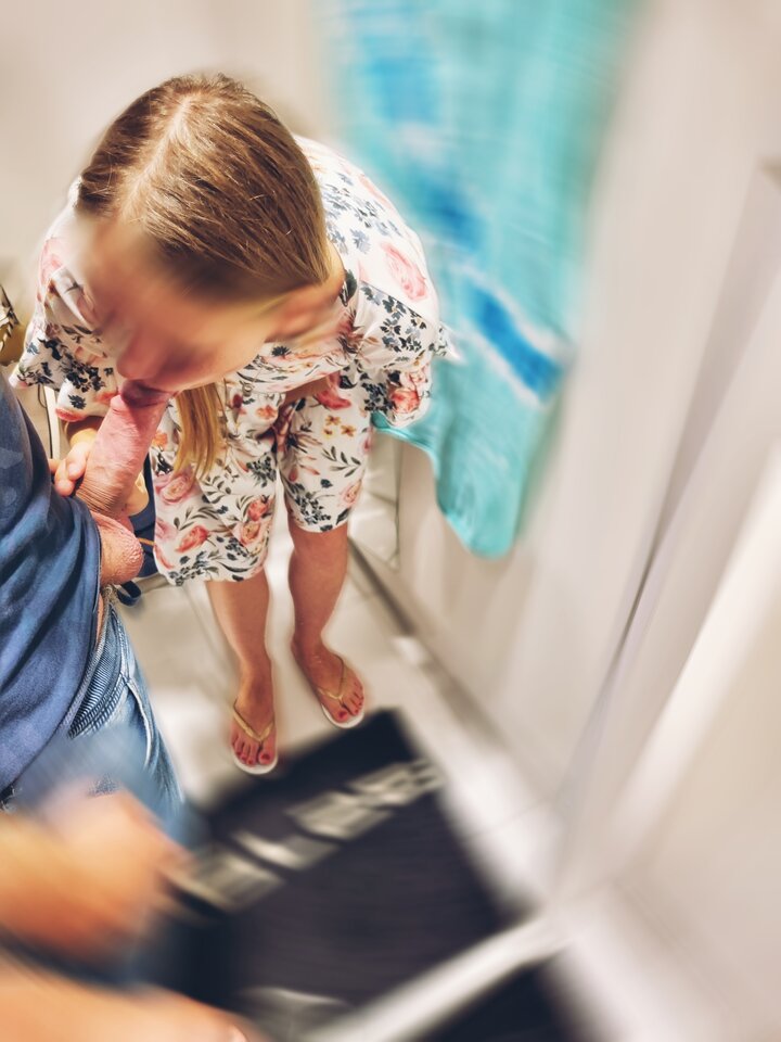 W przymierzalni... - Brzoskwinkiiii