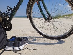 Mrzeżyno plaża Grzybowo się chowa ja i trzy parki i cisza