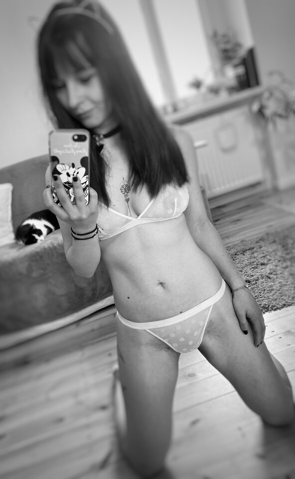 C2B7E298-.jpeg - Blackberry_girl