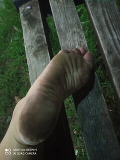 Który z Was szmat jest chętny wyczyścić jęzorem stopę?