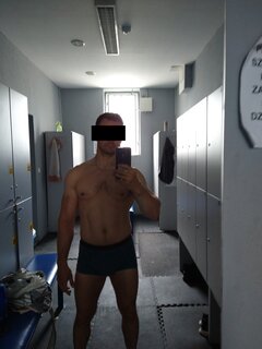 Z siłowni przed ćwiczeniami