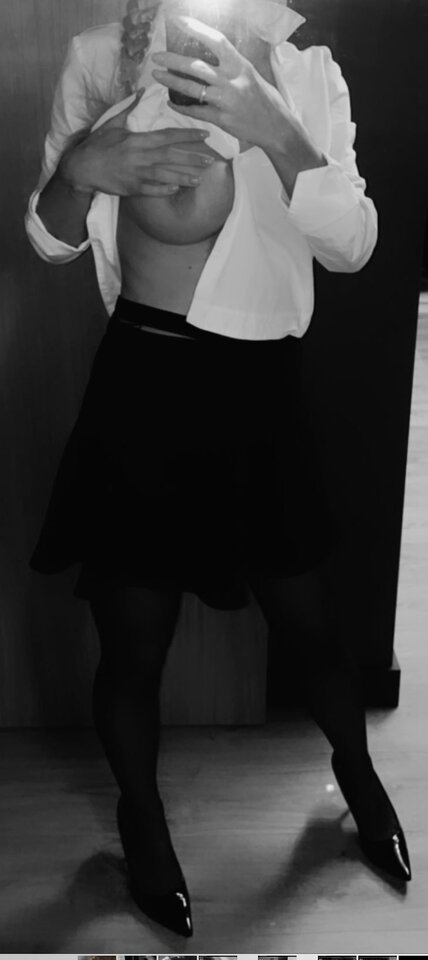 Po pracy…..w korpo jest duszno….szczególnie teraz - WeraHot