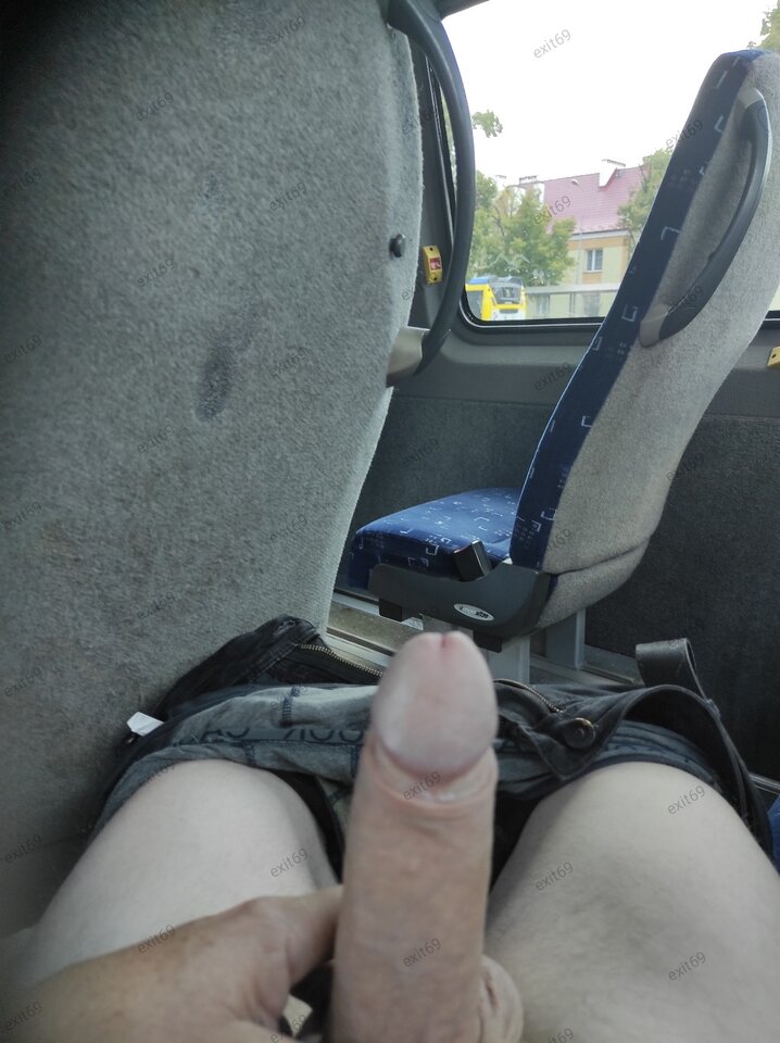 autobus nago.jpg - exit69