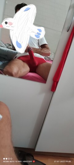 I co poranek stoi dębem,twardy,krwisty i gotowy.