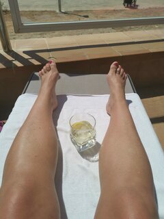 Pyszny drink w promieniach słońca. 