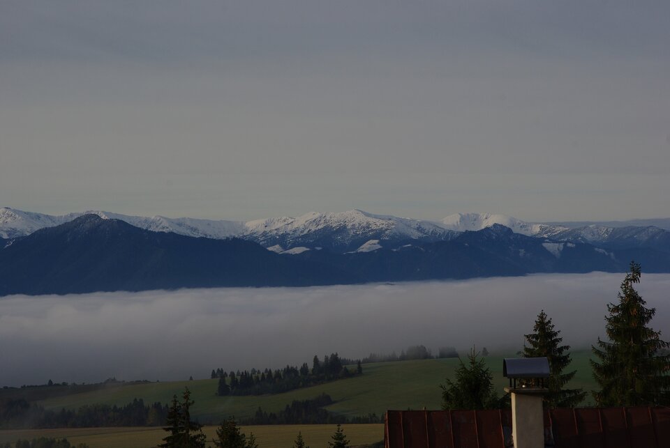 IMGP1869_Niskie Tatry w morzu mgieł.jpg - TheAlchemistM77