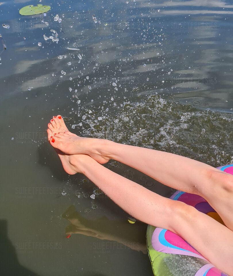 Zabawa w wodzie :* - Sweetfeetsies