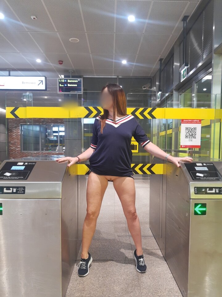 Point Blur_Aug162022_061041.jpg - Hagparka