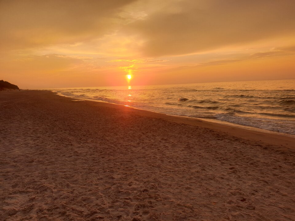 Cos pieknego zachod słońca na plazy golasķów🤩 - strzelec81