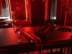 Jestem niewyżyta ostatnio. Nawet cuckold mnie kręci.  Warunek