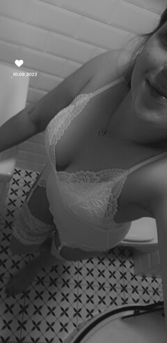 Dla wymagającego konesera kobiecej zmysłowej bielizny.....jpg