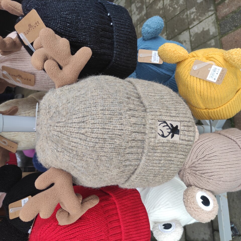 Kto nosi czapkę? - OnaMezaRogacza