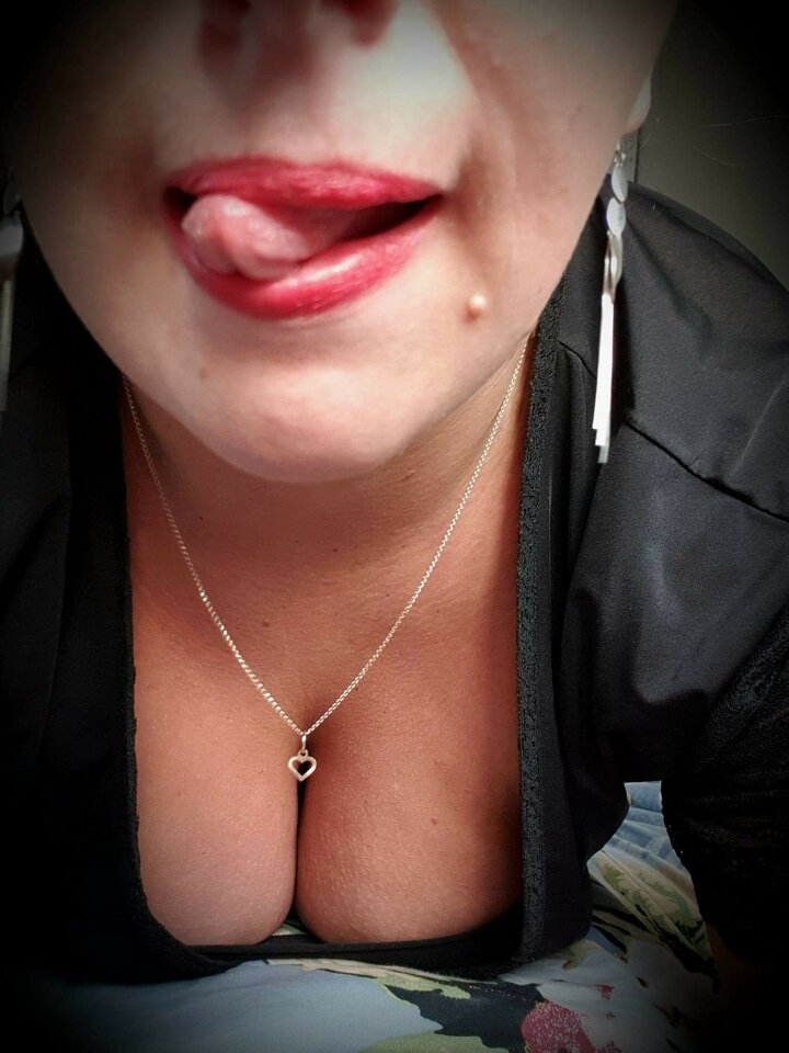 received_1939795979559403.jpeg - 1boob