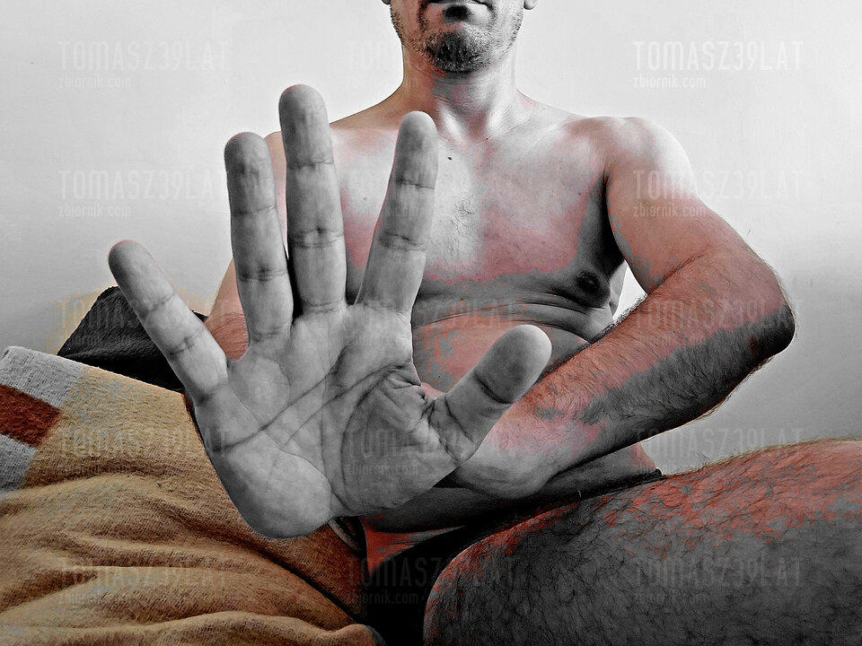 A gdyby tak... odsunąc dłoń;) - Tomasz39lat