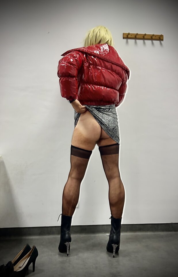 Czerwona i dupsko.jpeg - piter_ulegly