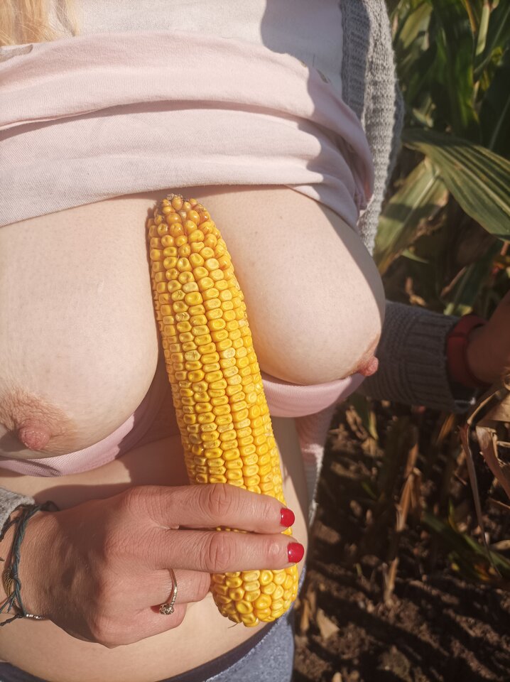 Z kukurydzą. a może znajdzie się prawdziwy - ParalubiSex88