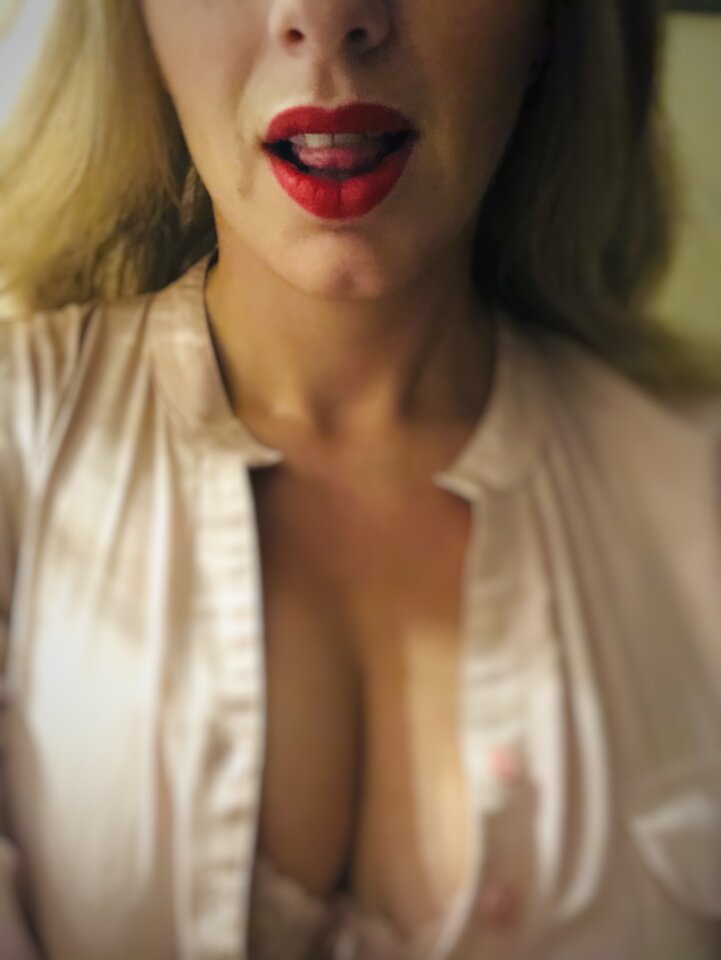 892898B3-86FF-493C-A6F1-8887E2068404.jpeg - Unique_couple_