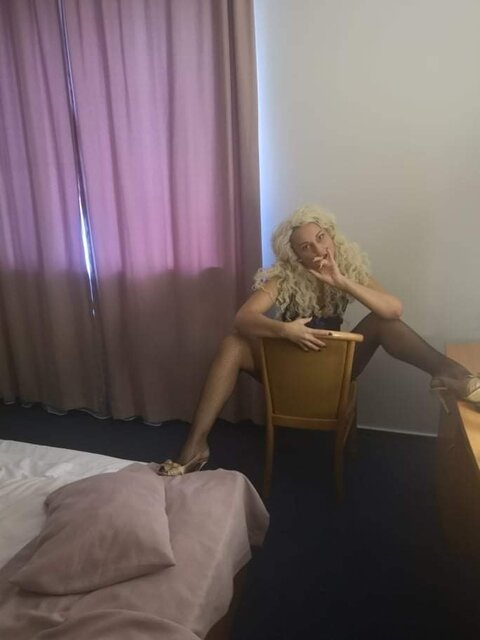 F0CB43B6-A913-4D80-9362-BB80C53DC4FF.jpeg - YourBlackAngel